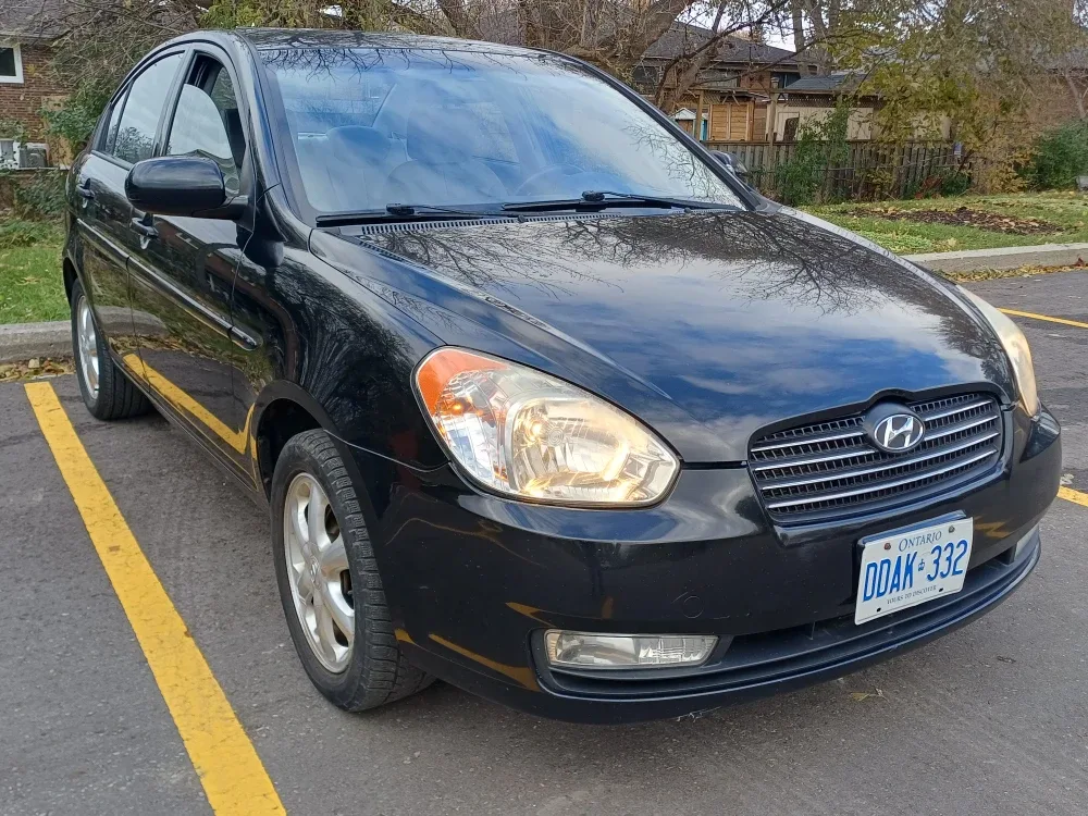 2011 Hyundai Accent - sedan image indicator(6)