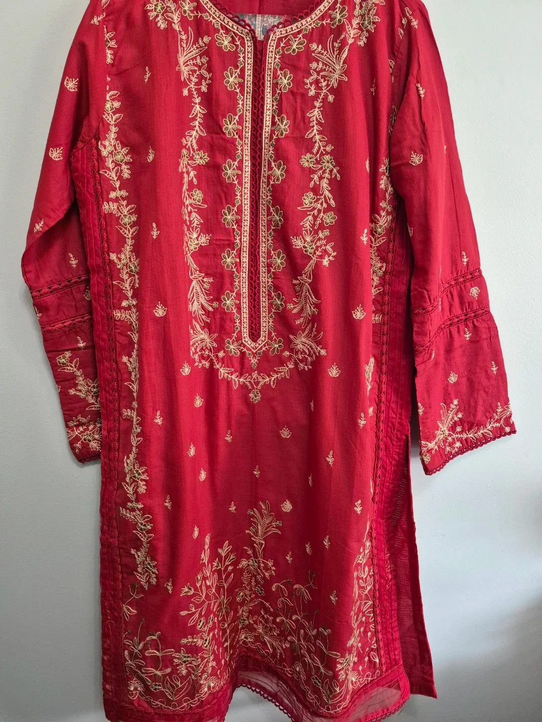 Red Embroidered Kurti - Size L image indicator(2)
