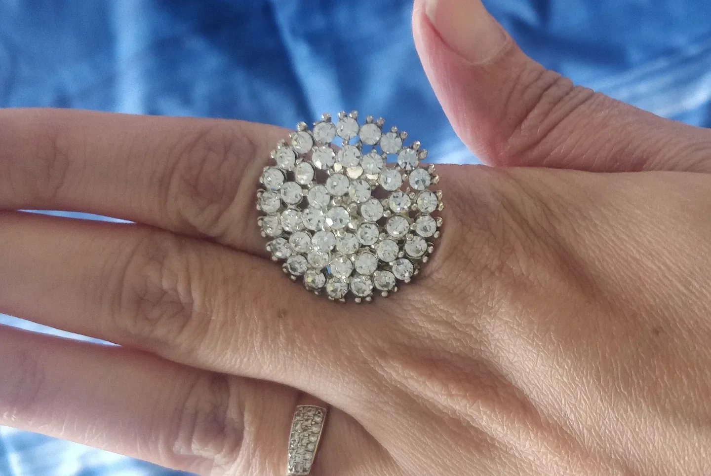 Rhinestone Flower Ring image indicator(2)