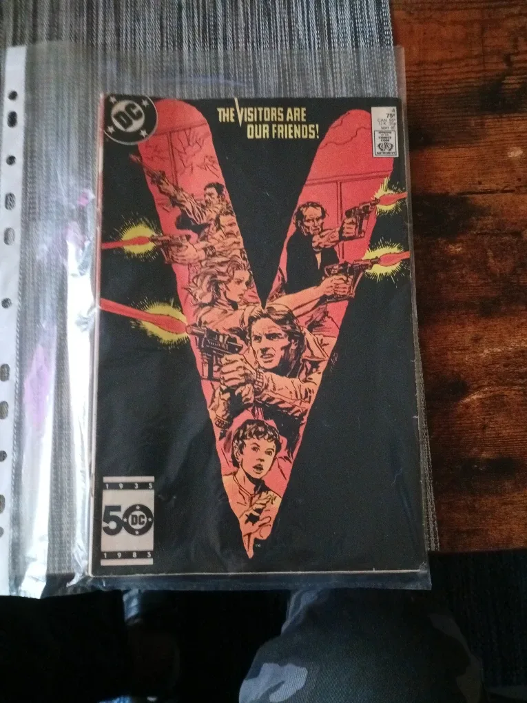 DC Comics V Series Comic Book image indicator(2)