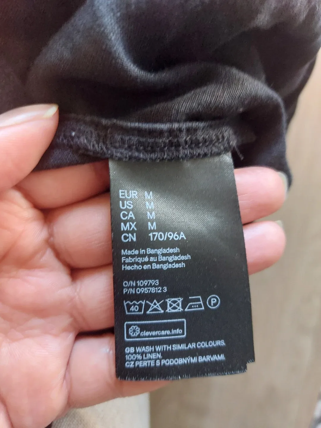 H&M Black Linen Button-Down Shirt - Size M image indicator(2)