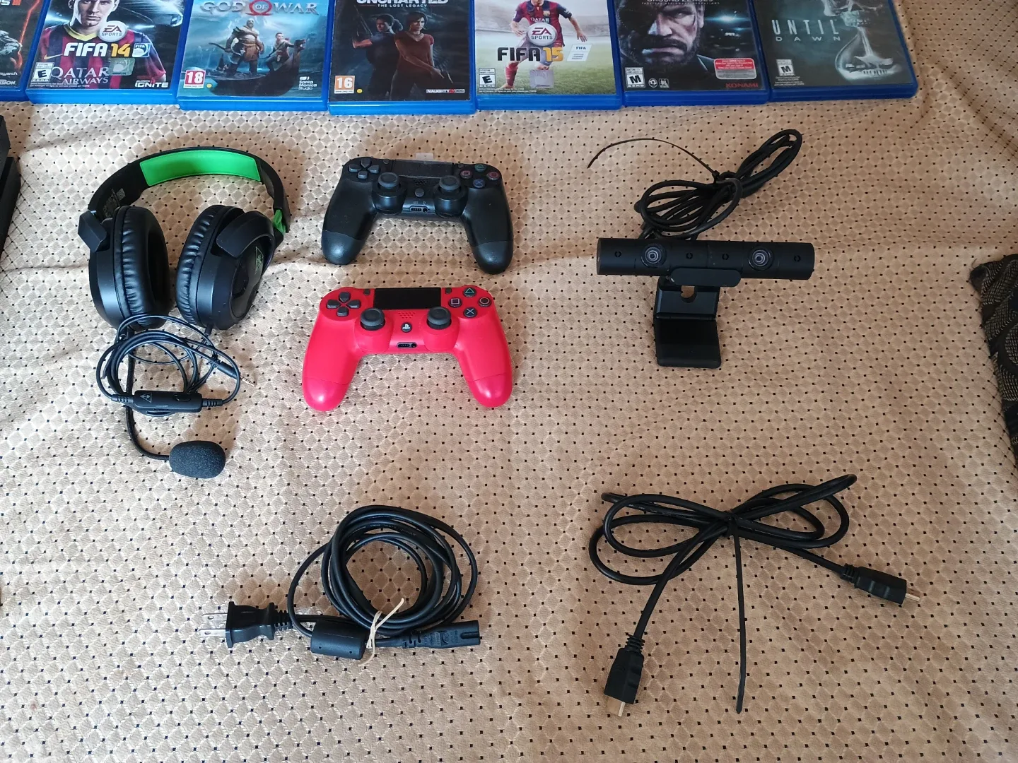 Ultimate PS4 Bundle image indicator(4)