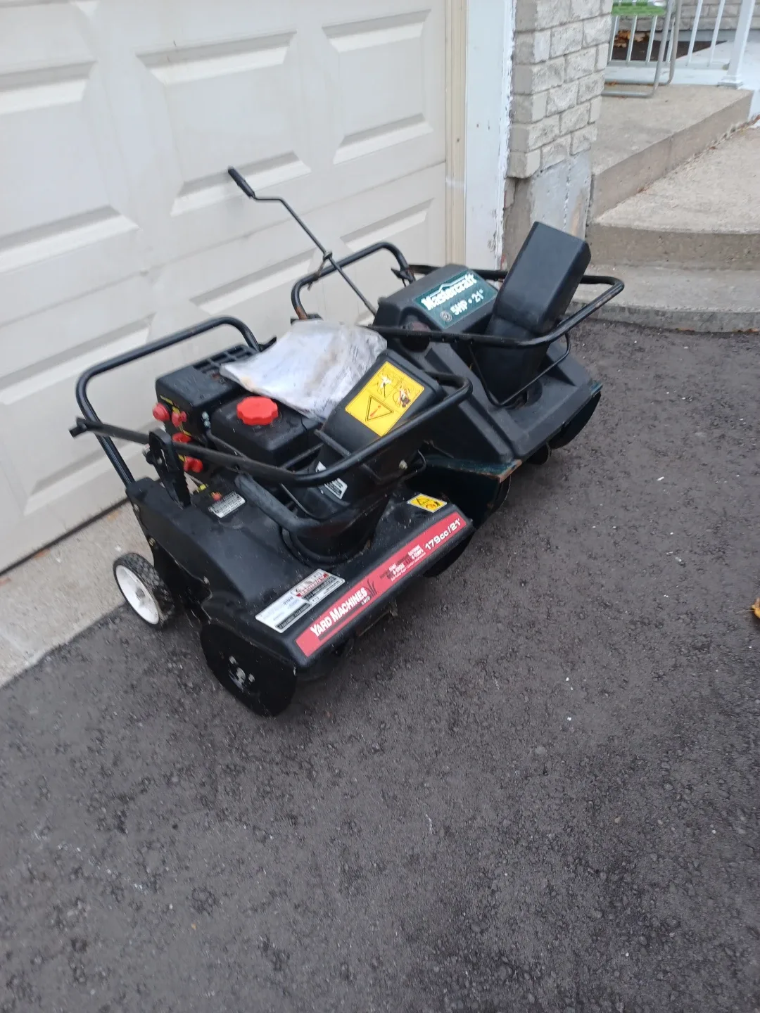 Yard Machines & Mastercraft Snowblowers image indicator(4)