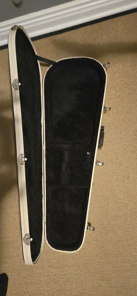 Reverend Two Tone Guitar Case image indicator(4)