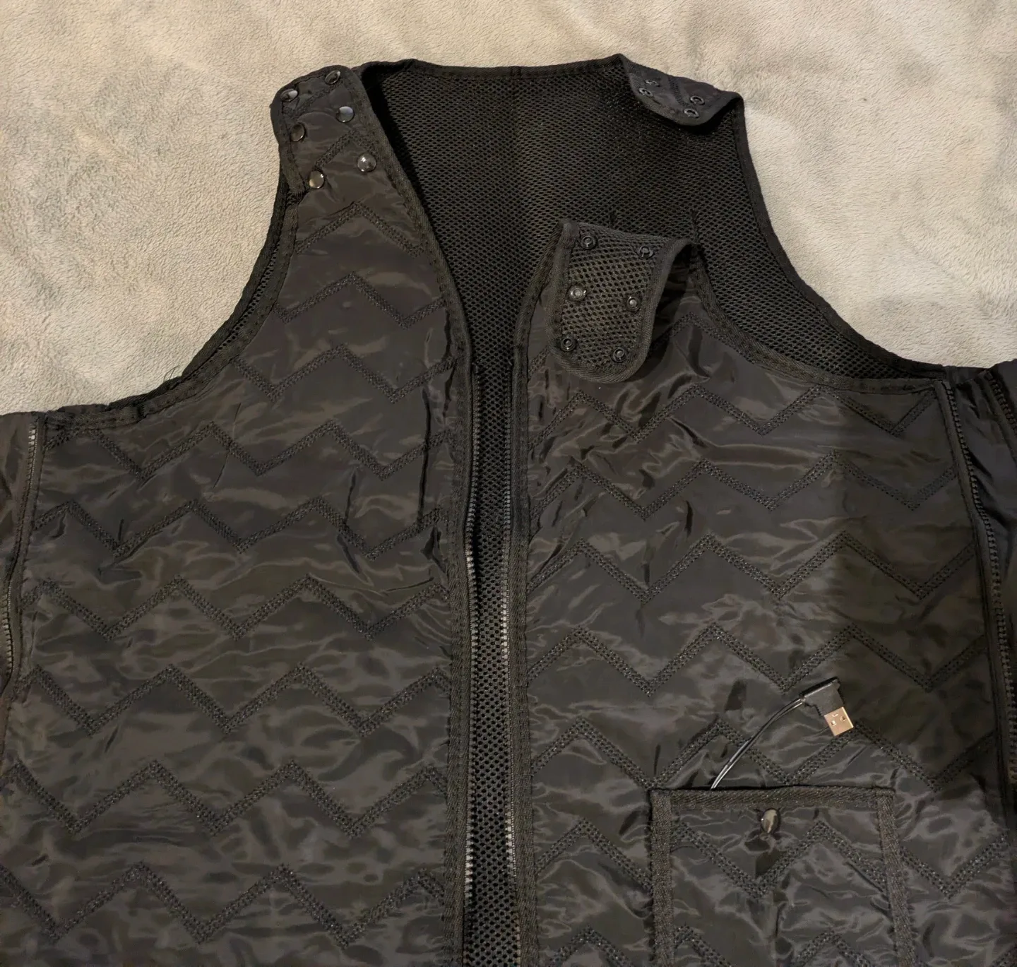 BNIB Adjustable Heated Vest image indicator(5)