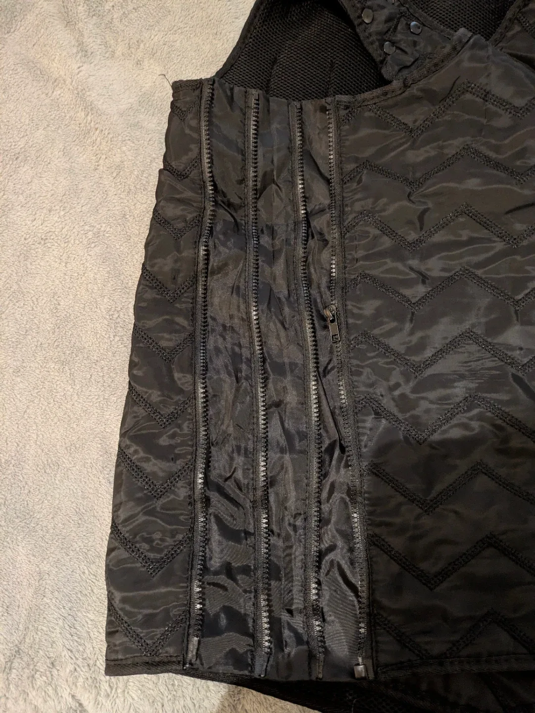 BNIB Adjustable Heated Vest image indicator(6)