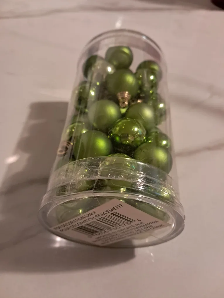 Green Christmas Ornaments - Pharmaprix