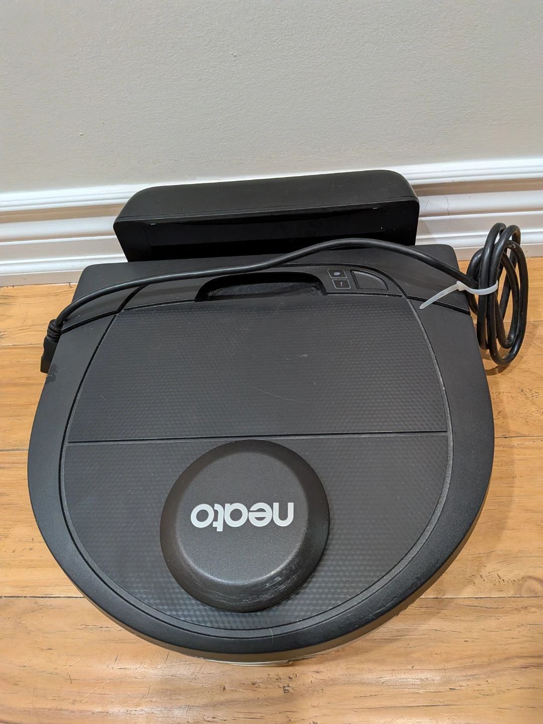 Neato Robot Vacuum with filters 🥕