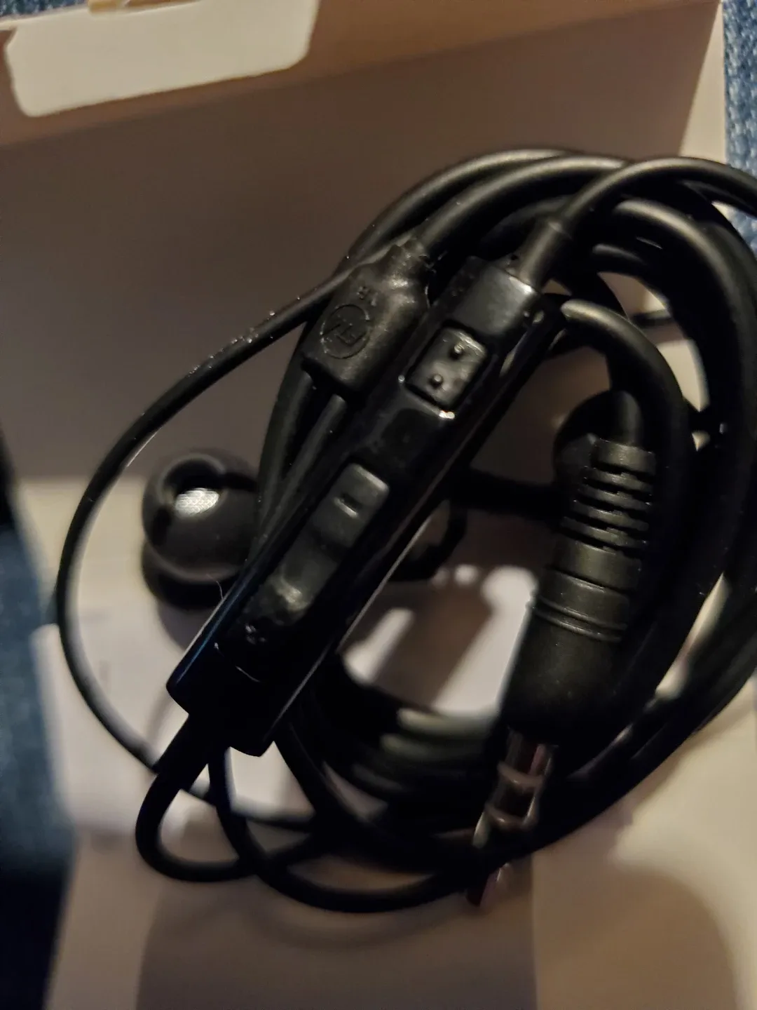 New Samsung 3.5mm Earphones image indicator(4)