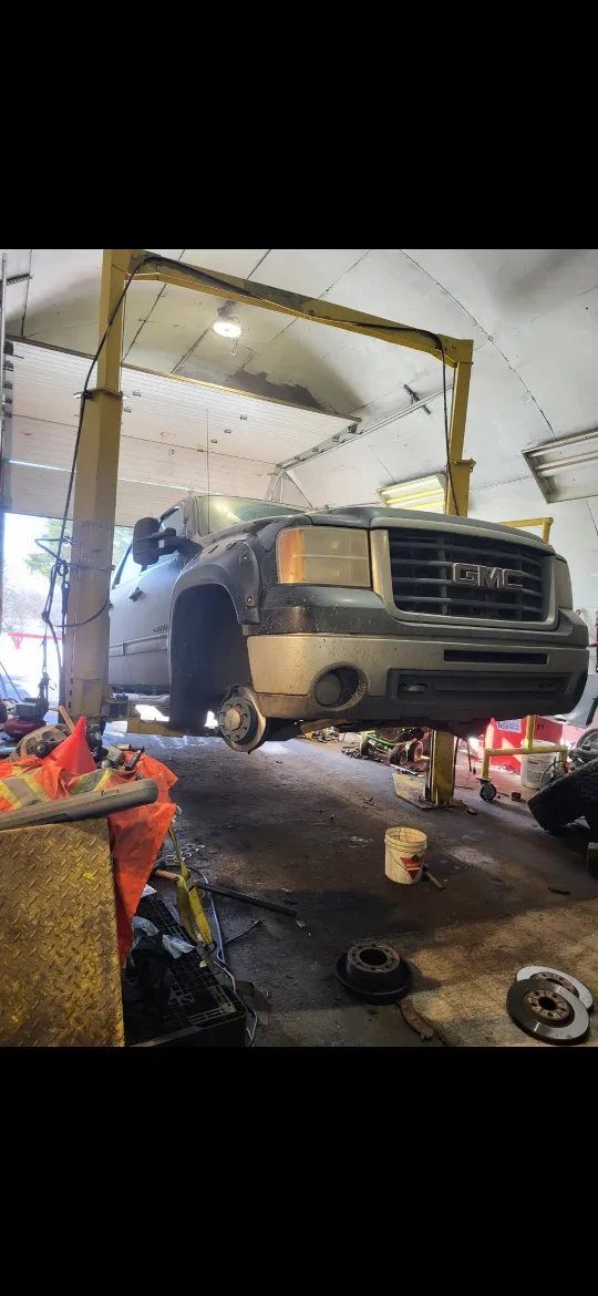 two-post hoist, ideal for professional automotive shops image indicator(3)