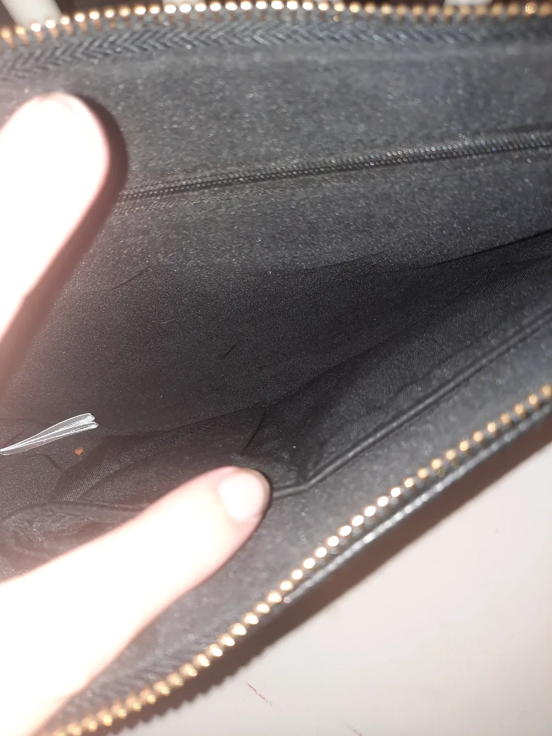 black wrist bag pick up only image indicator(4)