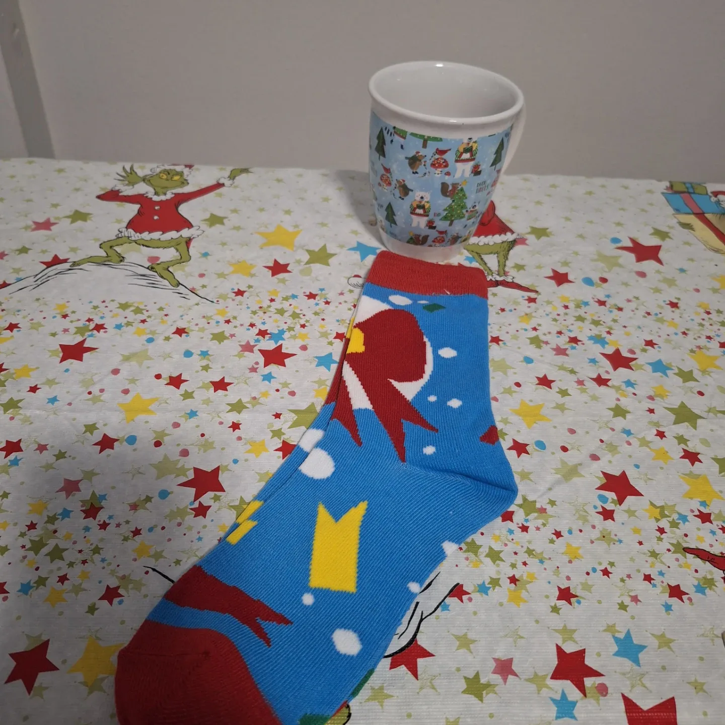 Christmas Mug & Socks Gift Set image indicator(7)
