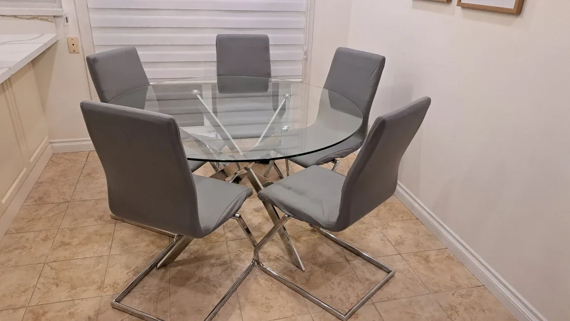 51" Glass Dining Table image indicator(5)