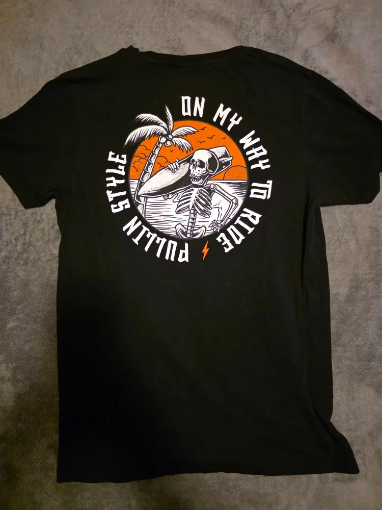 Pullin T-Shirt image indicator(2)