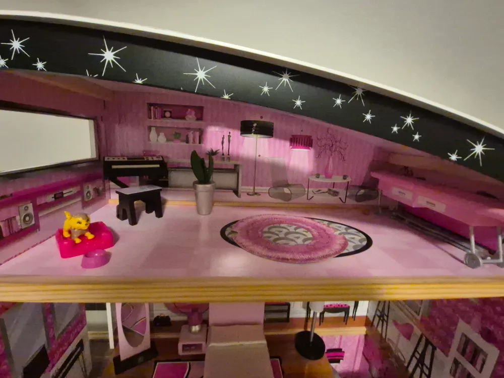 Dollhouse with Garage image indicator(7)