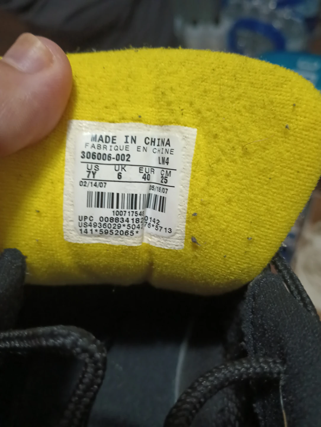 Jordan 11 IE Low Black/Yellow Size 7Y - photo 2
