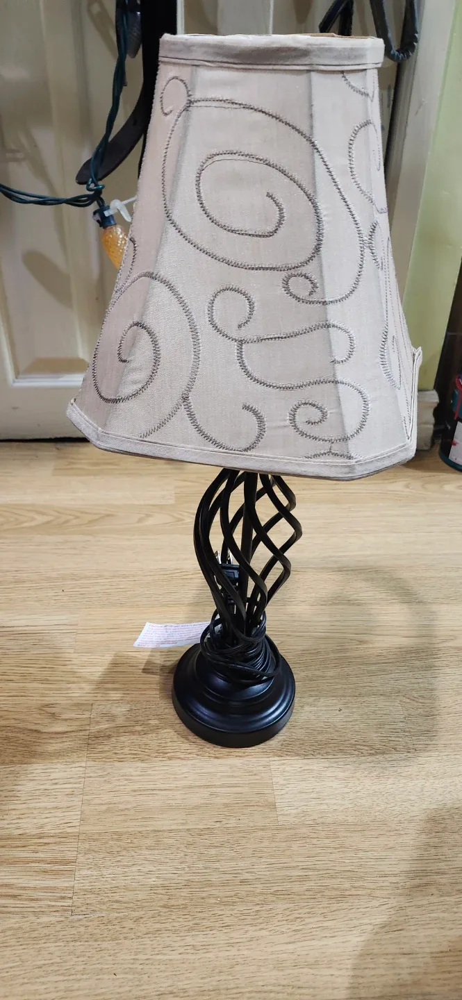 Small Black Twist Table Lamp image indicator(2)