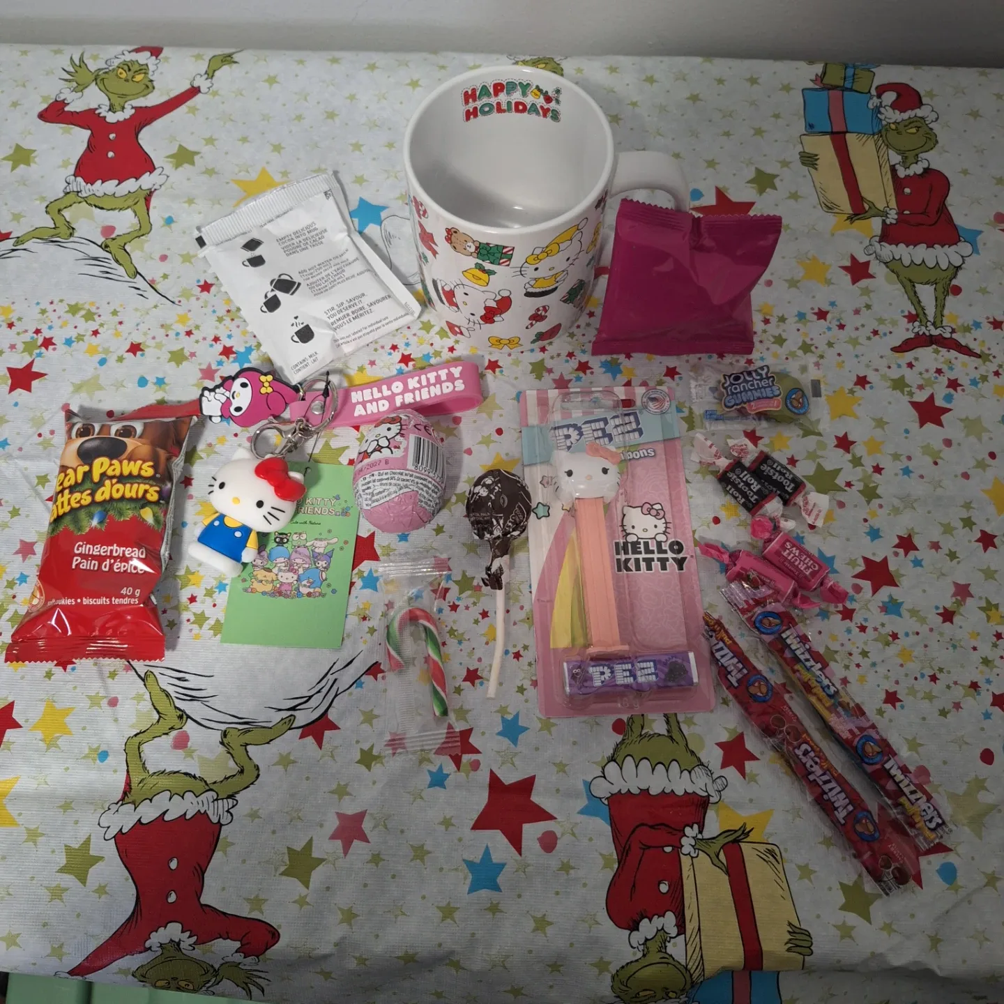 Hello Kitty Holiday Gift Mug with Candy image indicator(5)