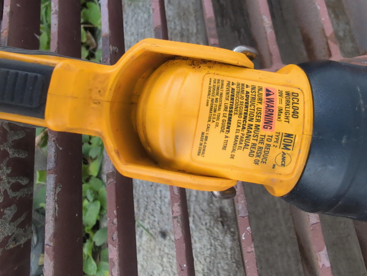 DeWalt DCL040 20V MAX Worklight - photo 3