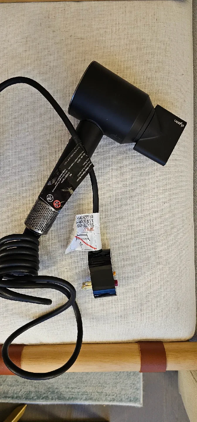 Dyson Supersonic hair dryer in matte black / nickel finish. image indicator(3)