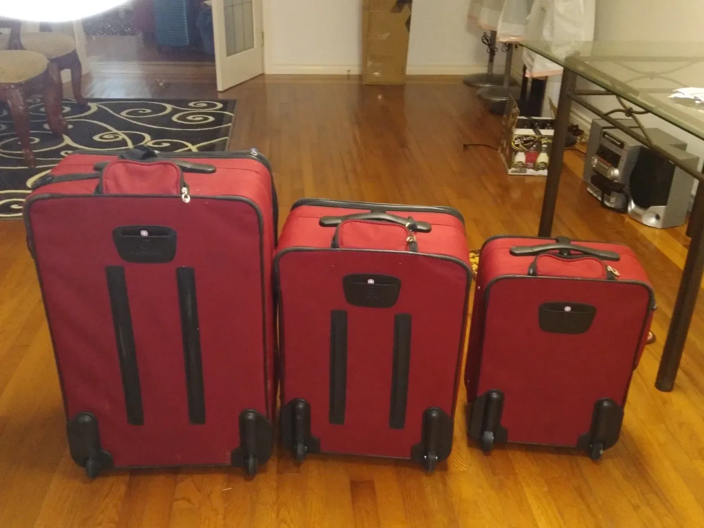 Swiss Gear 3-Piece Luggage Set - Red image indicator(2)