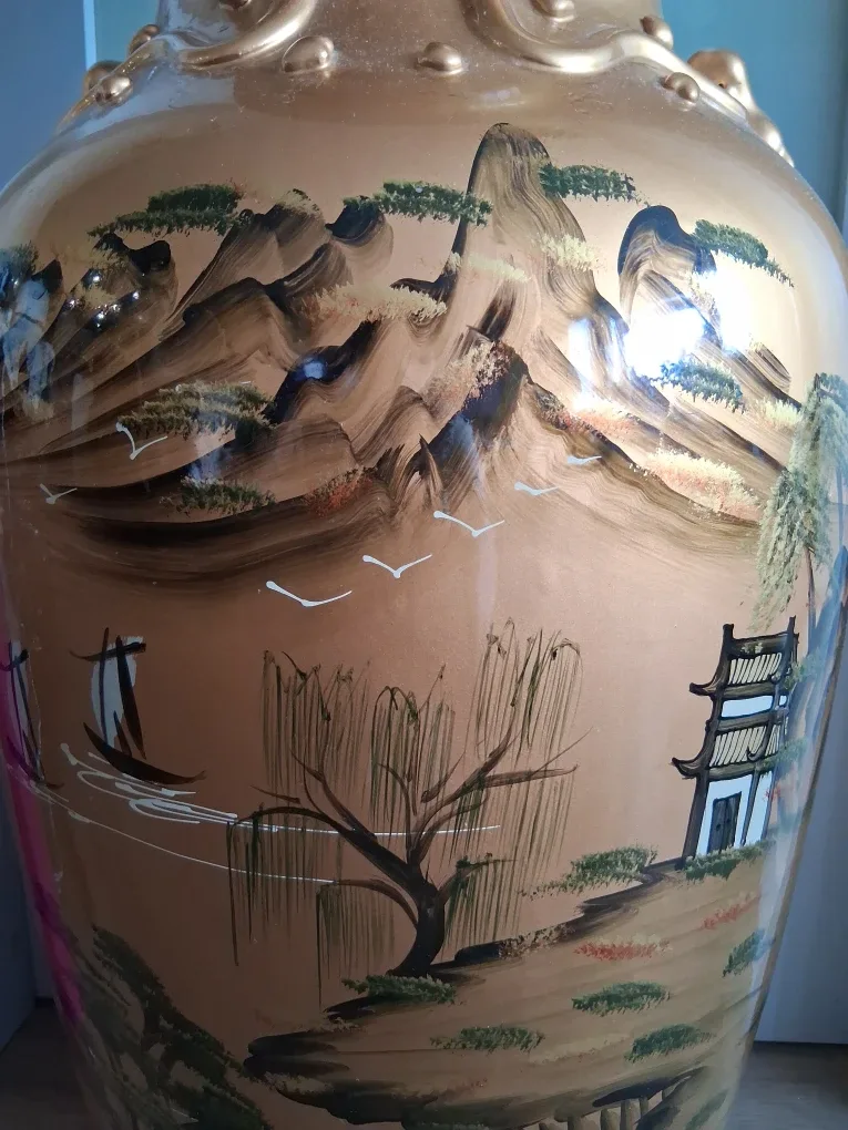 Large Decorative Gold Vase image indicator(5)