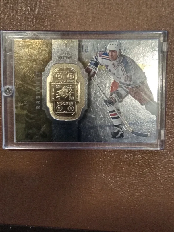 3 MINT Wayne Gretzky Hockey Cards image indicator(2)