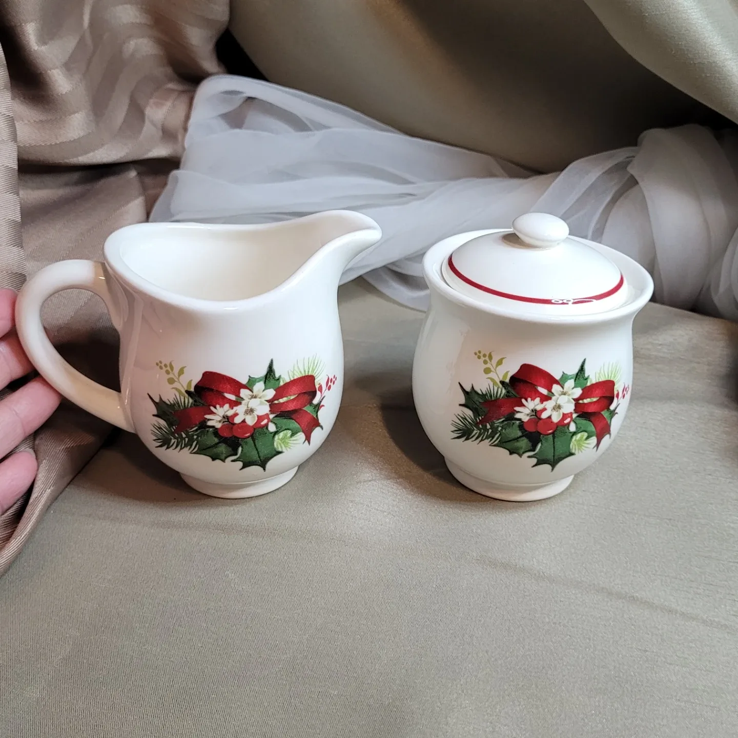 Beautiful Brand New Holiday Christmas Cream & Sugar Set no box image indicator(4)