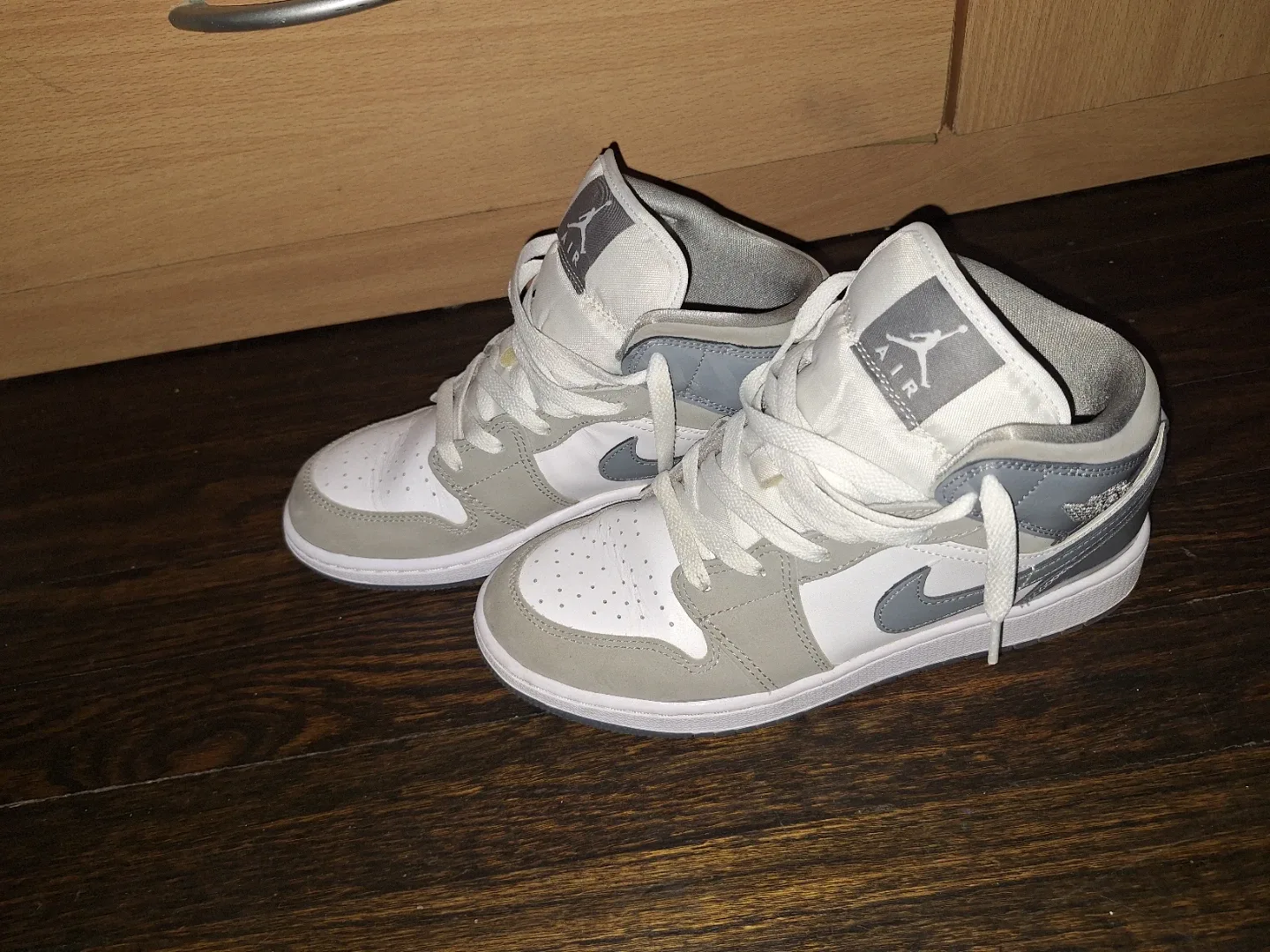 Air Jordan 1 Mid SE Particle Grey