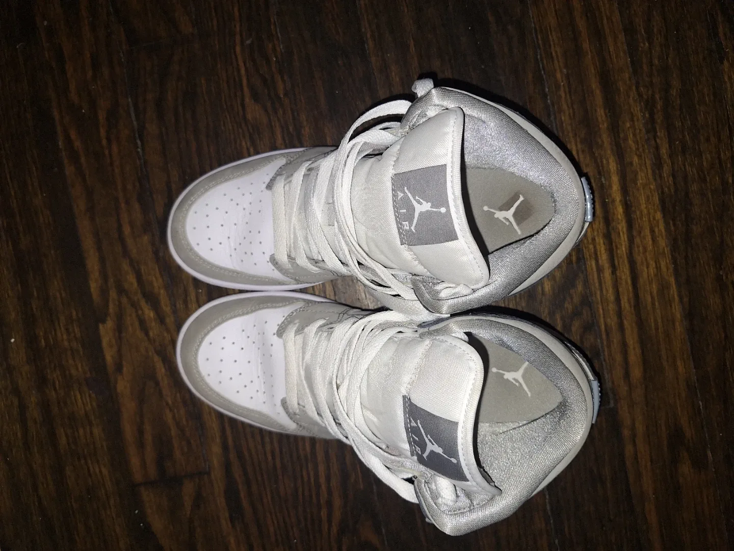 Air Jordan 1 Mid SE Particle Grey image indicator(4)