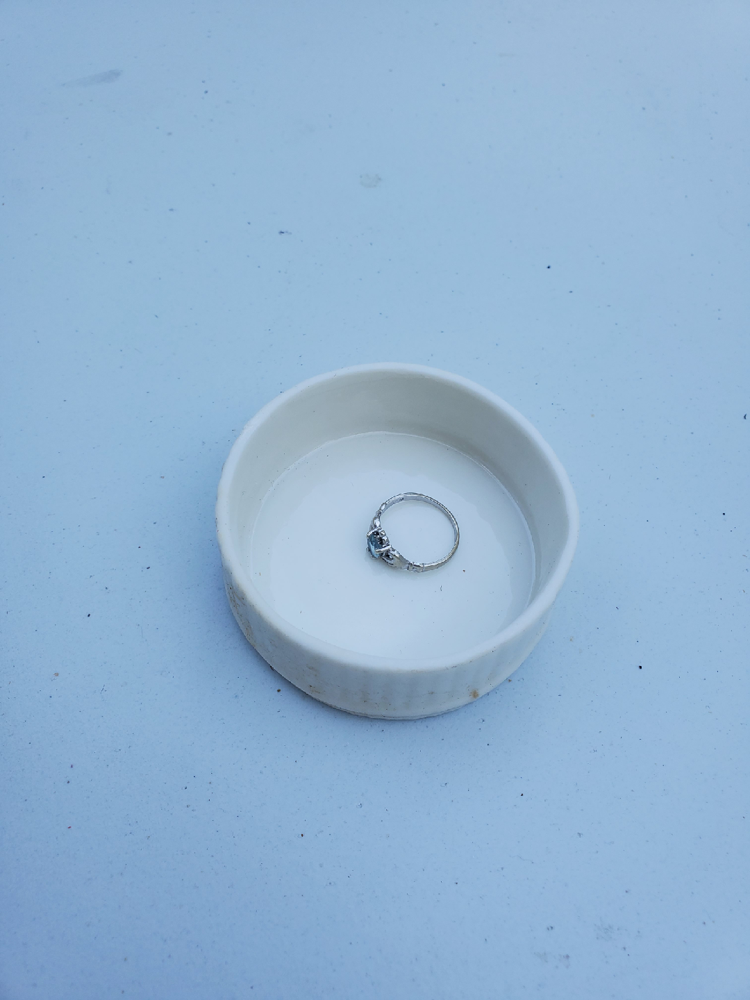 Vintage Porcelain Trinket Box with Floral Detail - photo 3