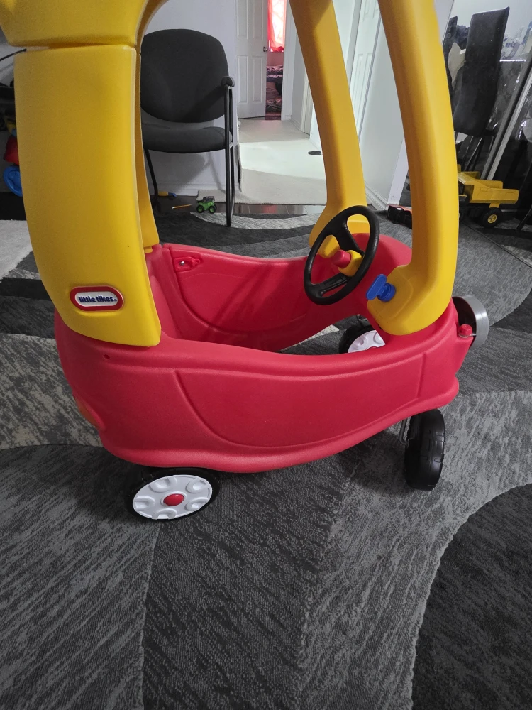 Little Tikes Cozy Coupe Car almost new with box. - photo 2