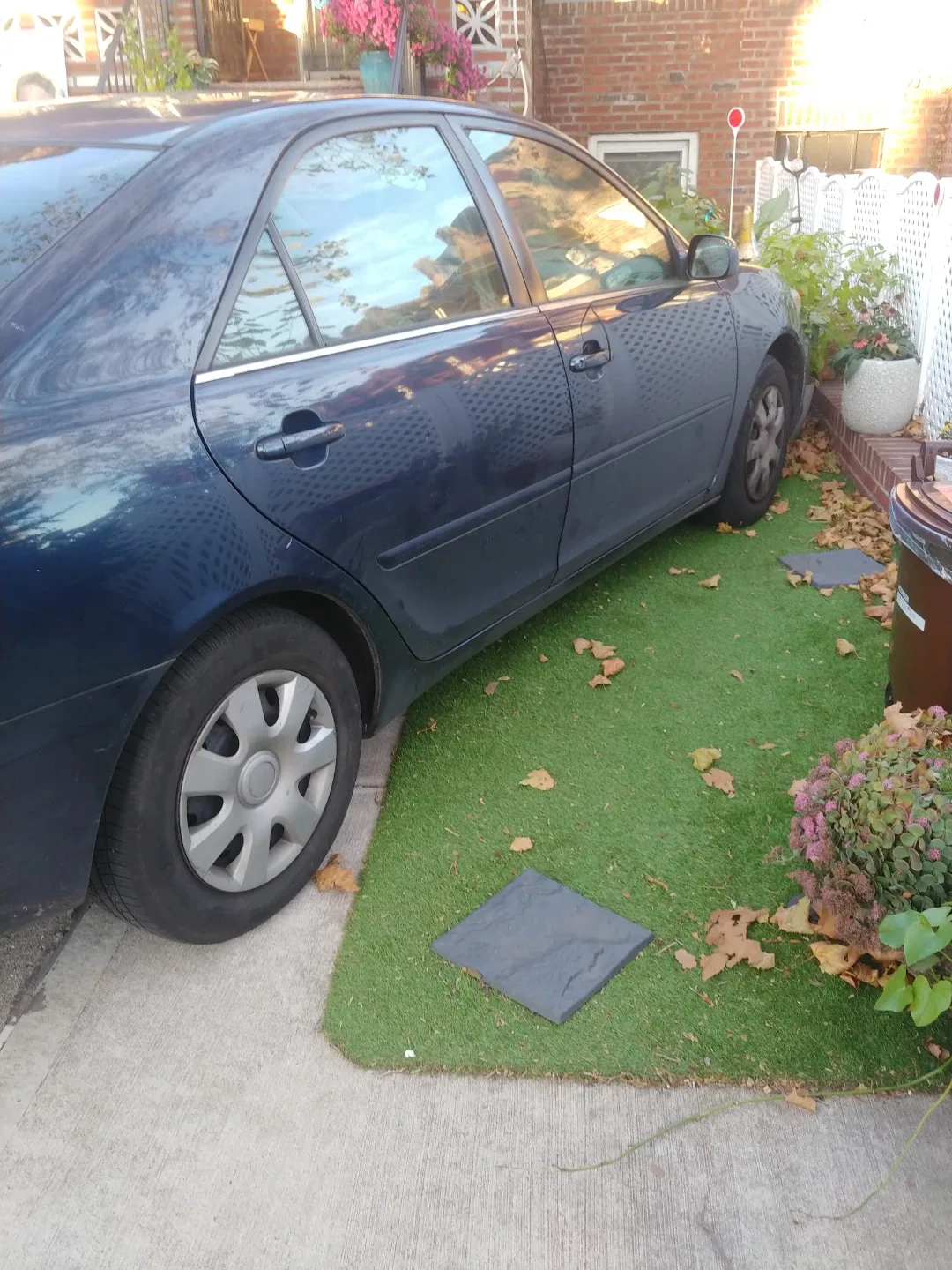 2004 Toyota Camry LE - Blue image indicator(6)