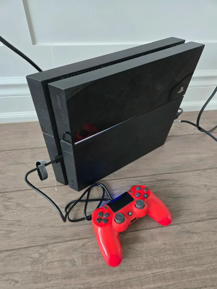 Ps4. Updated Software. Perfect condition, no issues. Controller