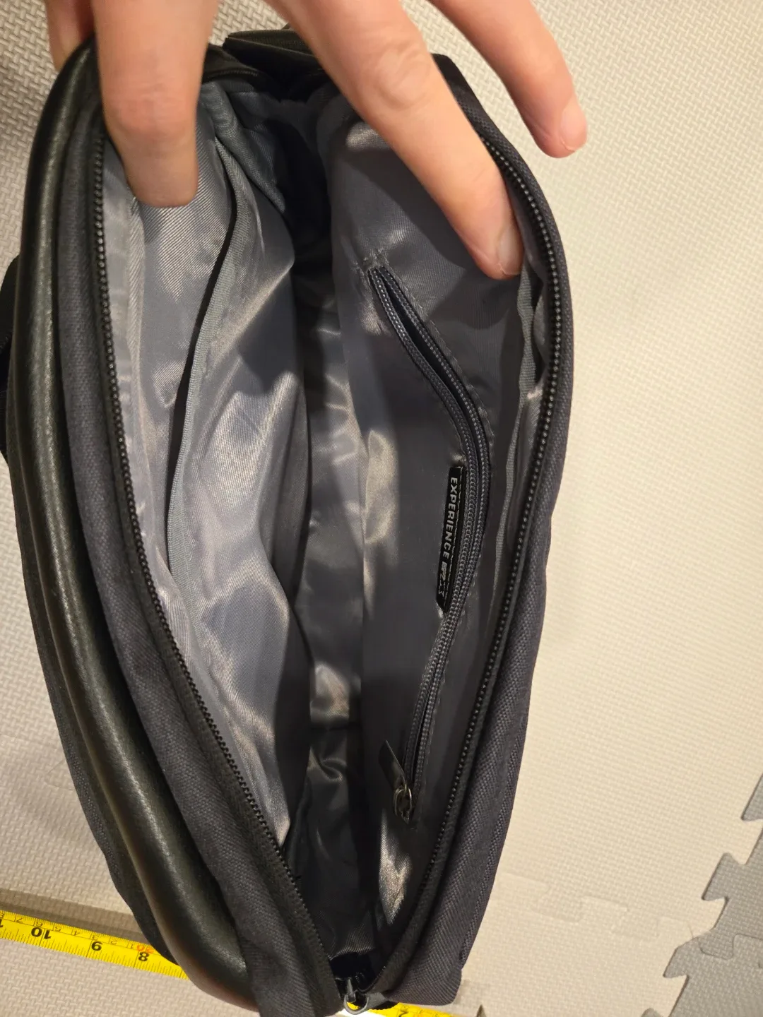 RFID Protect Black Crossbody Bag image indicator(7)