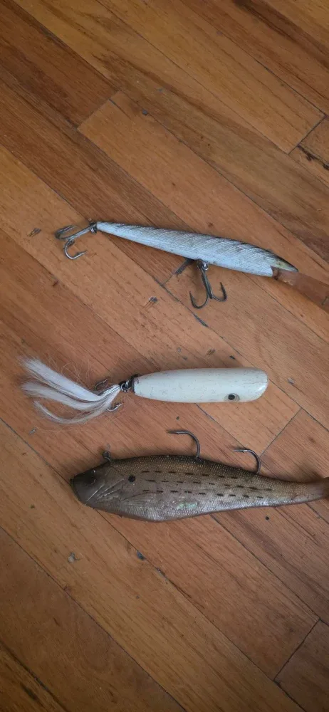 LOT OF SALT WATER FISHING LURES