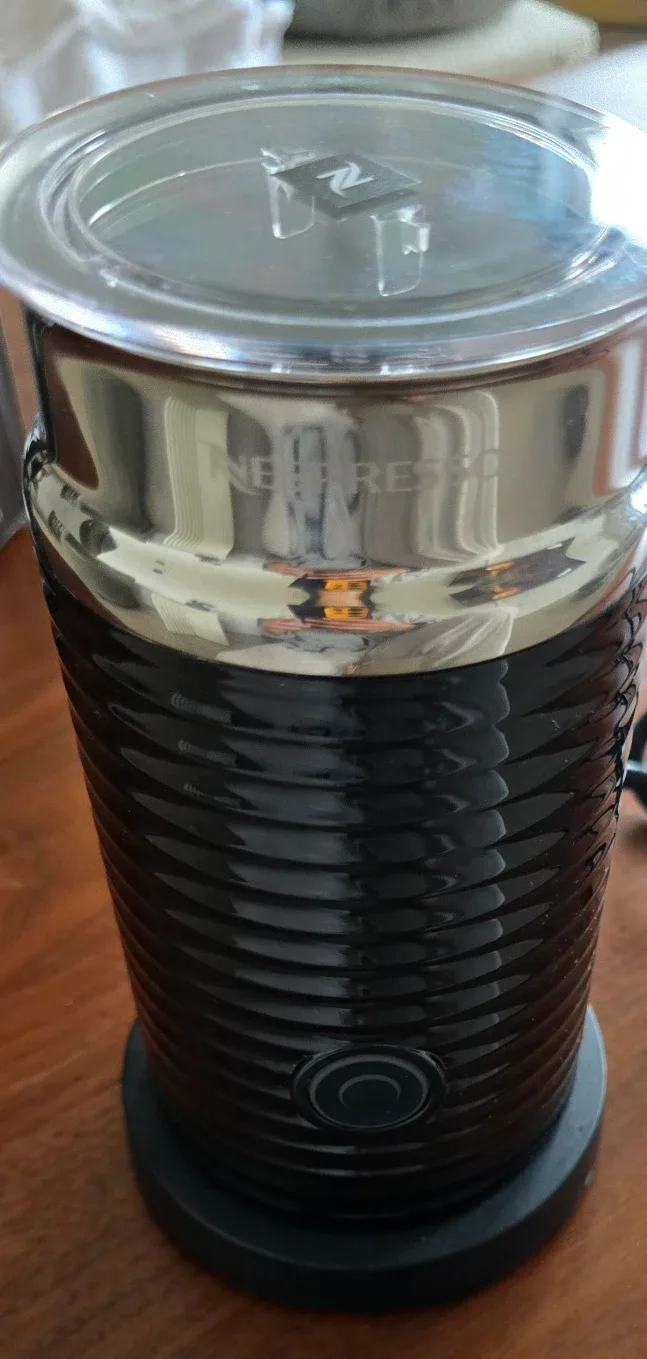 Nespresso Aeroccino3 Milk Frother - Like New! image indicator(2)