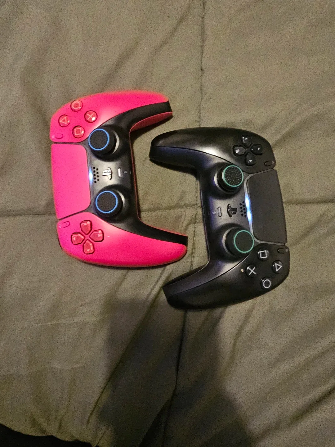 Playstation Dualsense Controller + iPhone USB & Brick image indicator(2)