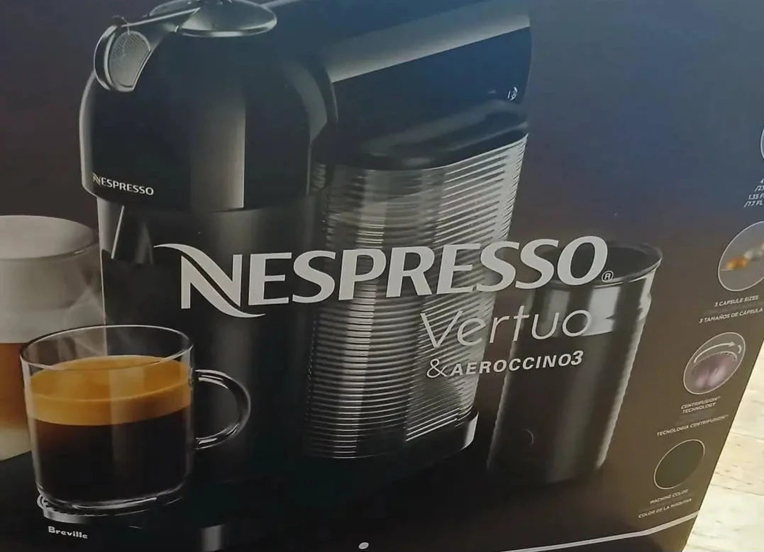 Nespresso Vertuo Next & Aeroccino3 - Like New! - photo 2