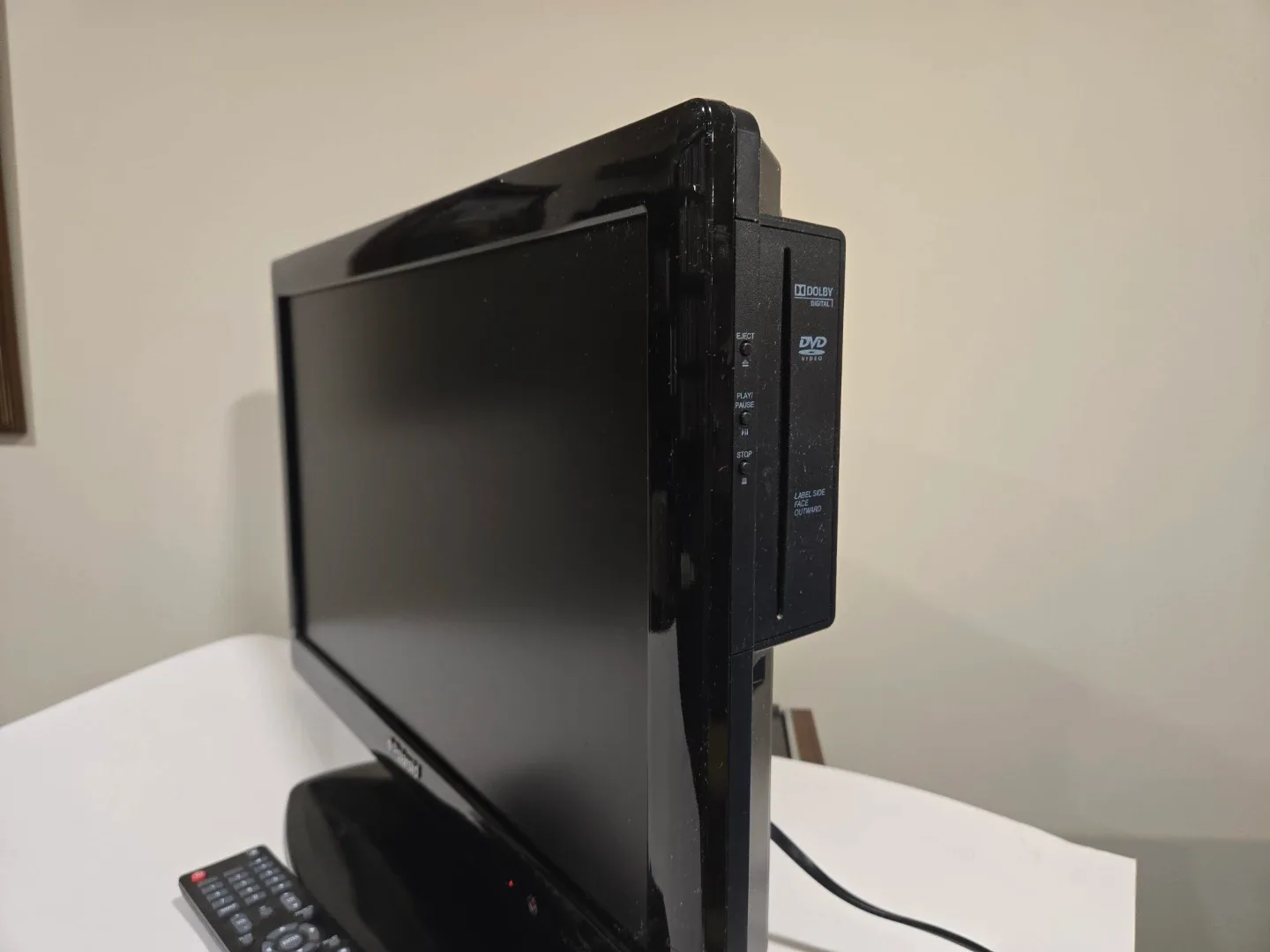 Polaroid 22" Full HD LED Multi-System TV/DVD Combo image indicator(4)