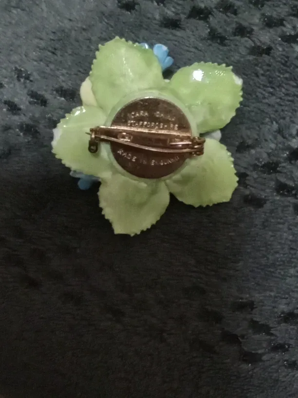 Cara China Brooch image indicator(3)