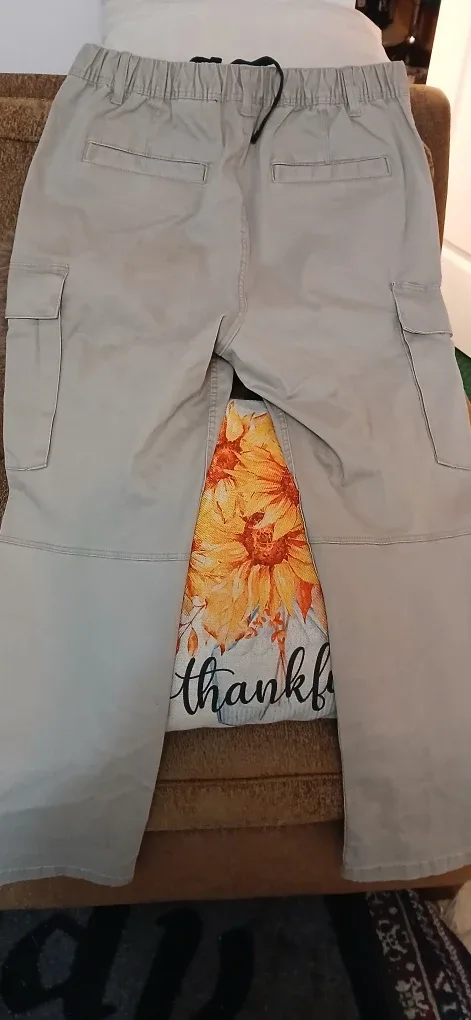 H&M Regular Fit Cargo Pants - Size M image indicator(3)