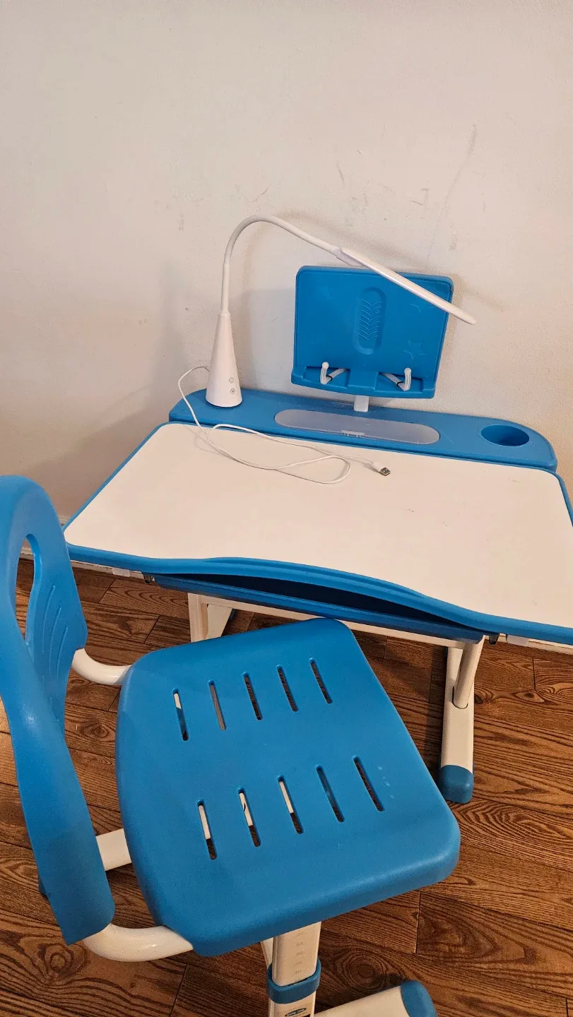 Adjustable Kids Desk and Chair Set image indicator(2)