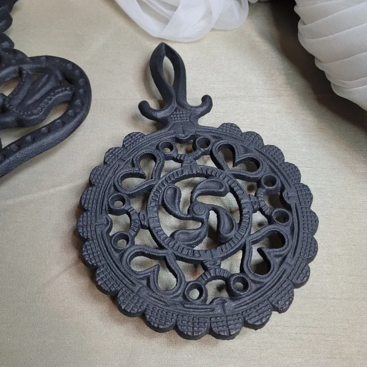 Pair of 7 1/2" x 5" Cast Iron Canada Forge Trivets Devor image indicator(5)