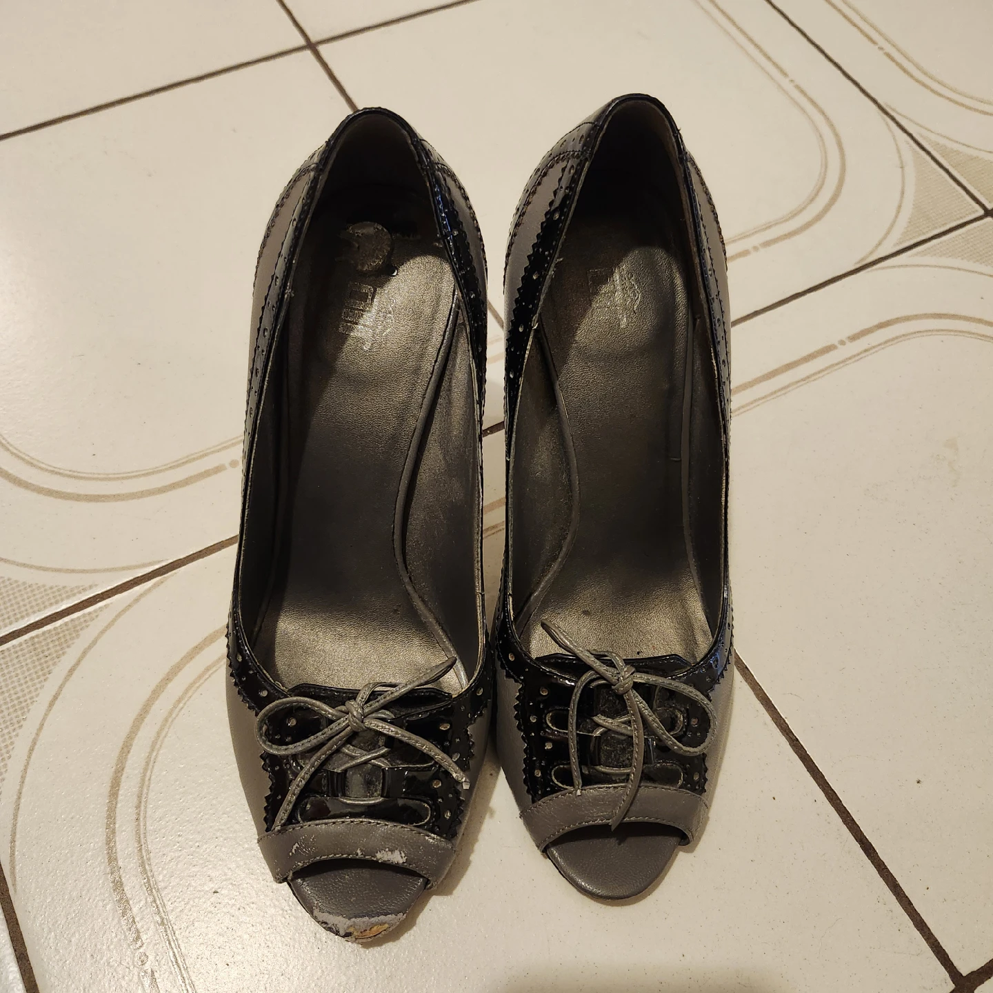 FREE JLO Leather Sole Grey Heels, Size 71/2 - photo 2