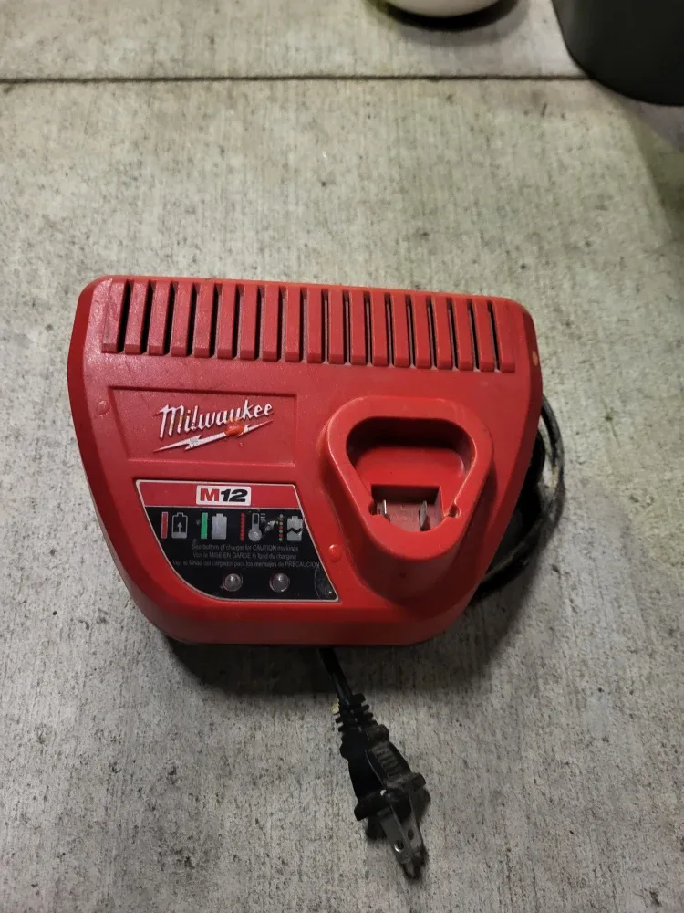 Milwaukee M12 Battery Charger