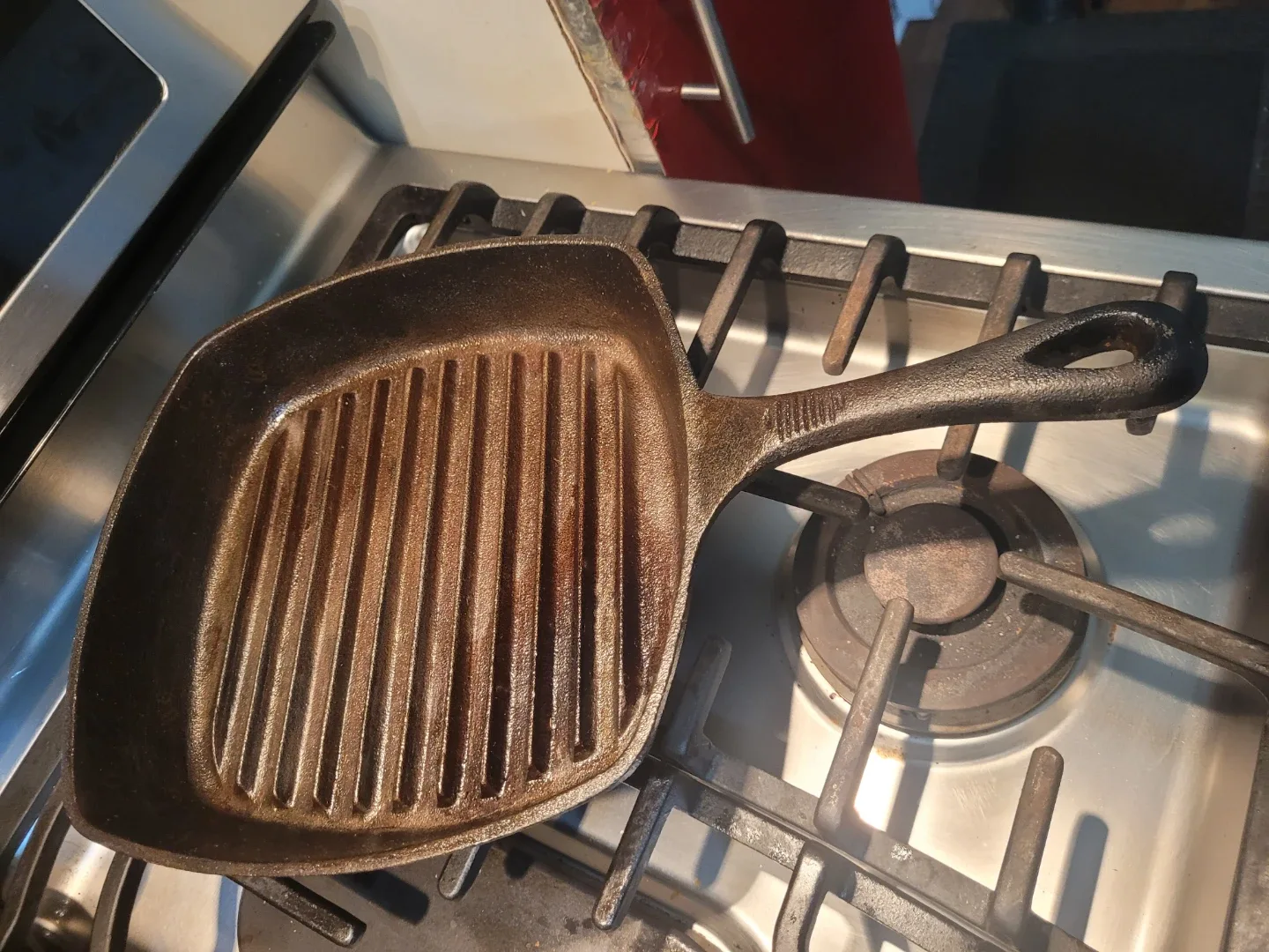 T-fal Cast Iron Grill Pan image indicator(5)