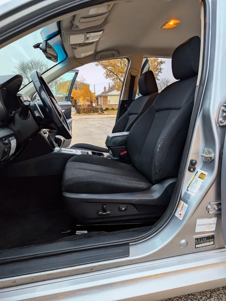 2011 Subaru Legacy AWD image indicator(7)