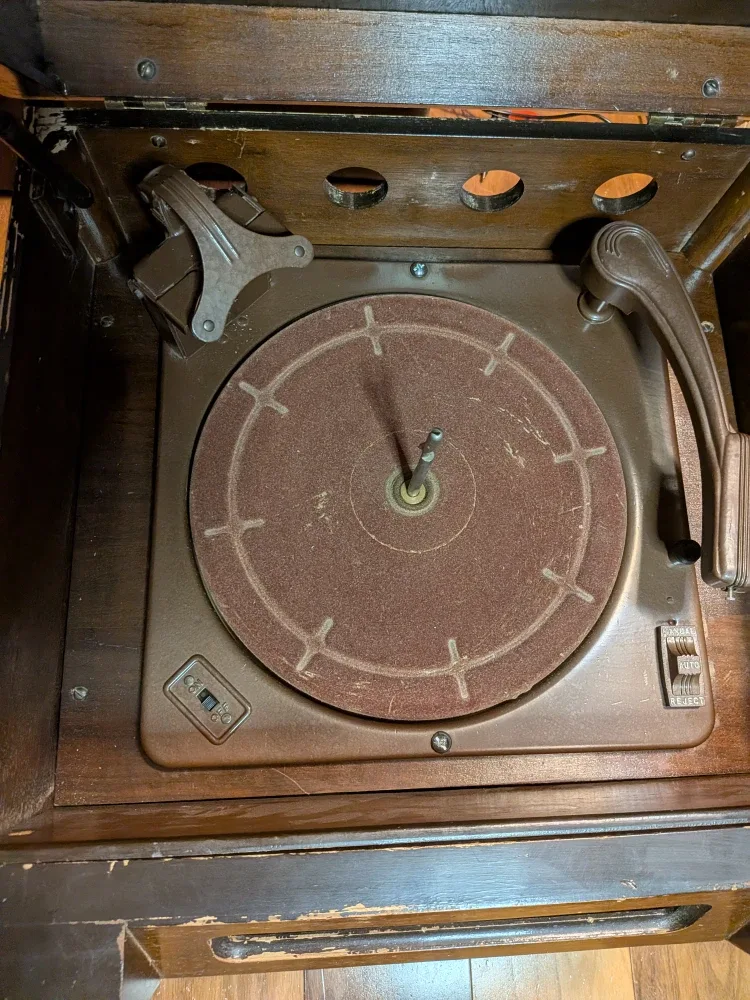 Antique Stromberg Carlson Phonograph/Radio image indicator(3)