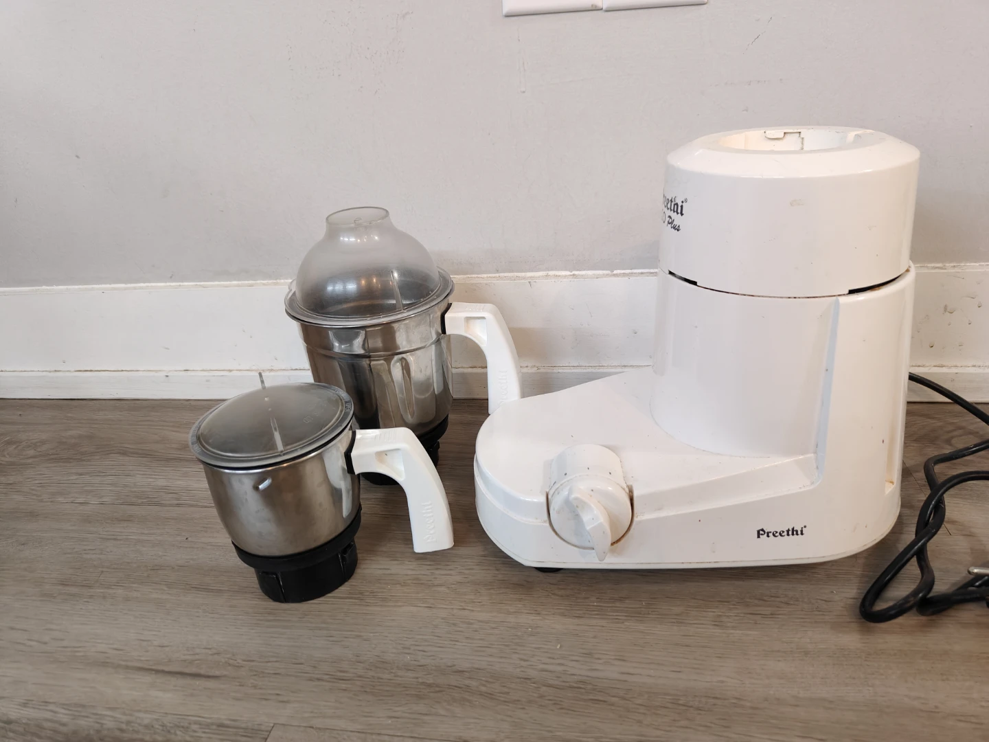 Preethi White Mixer Grinder with Jars
